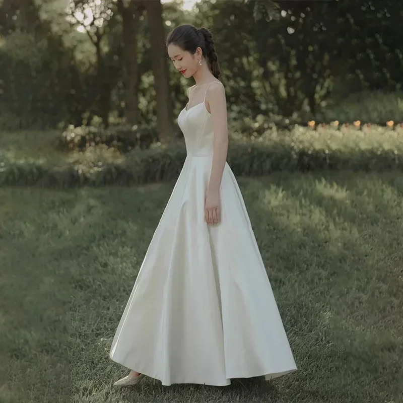 Satin Light Wedding Dress 2023 New Simple Slim Hanging Strap Backless Show Slim Super Xian Sen Series Travel Photography