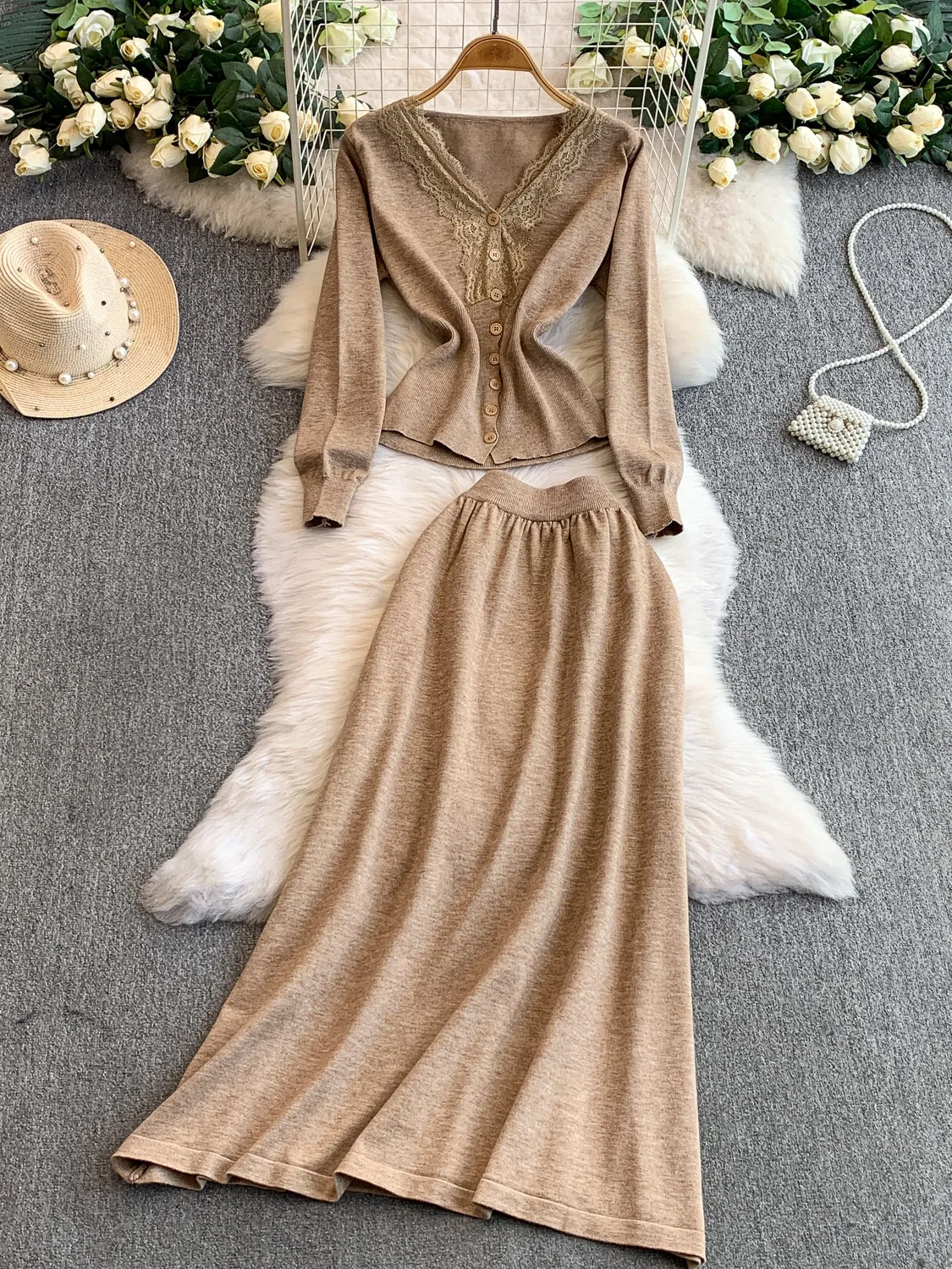 

Retro Lace Splicing V-Ne Long Sve Knitted Jaet Casual High Waist Slim A-Line Midi Skirt Two-Piece Set for Women