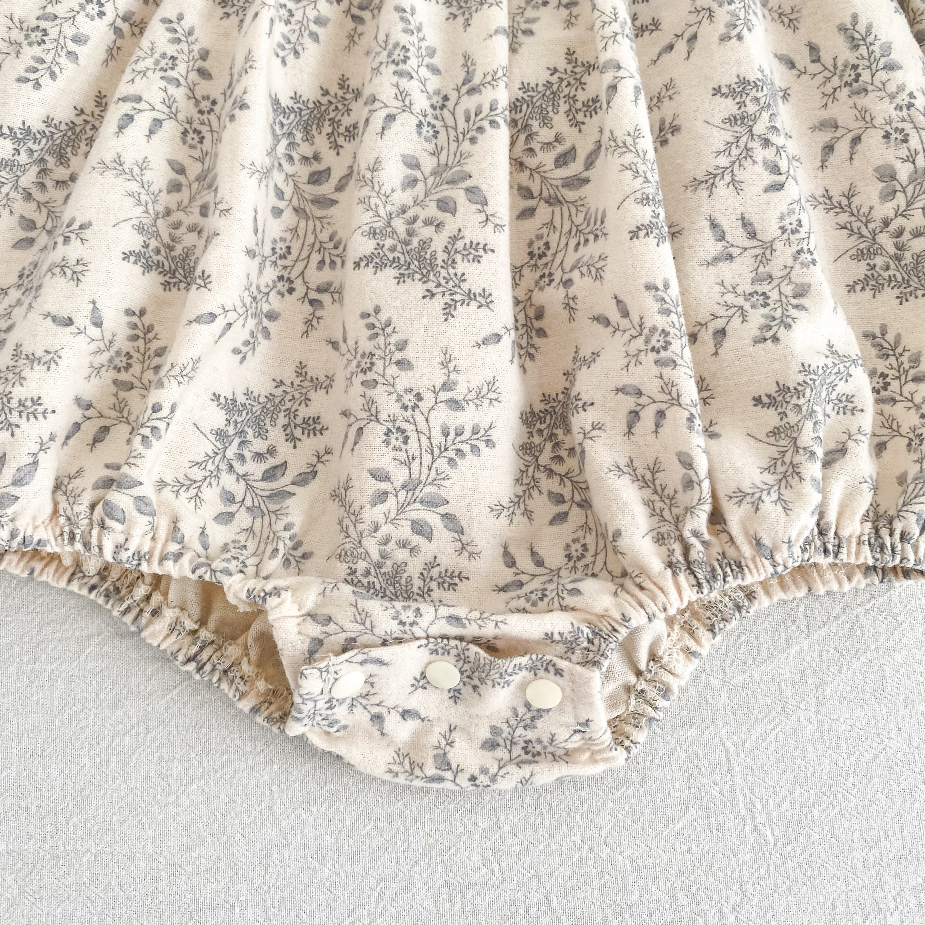 Baby-Mädchen Blumenmuster Bubble-Strampler mit Rüschenkragen, langen Puffärmeln, Baumwoll-Body für Neugeborene, Herbst-Einteiler-Outfit 0-24M – Detail 11