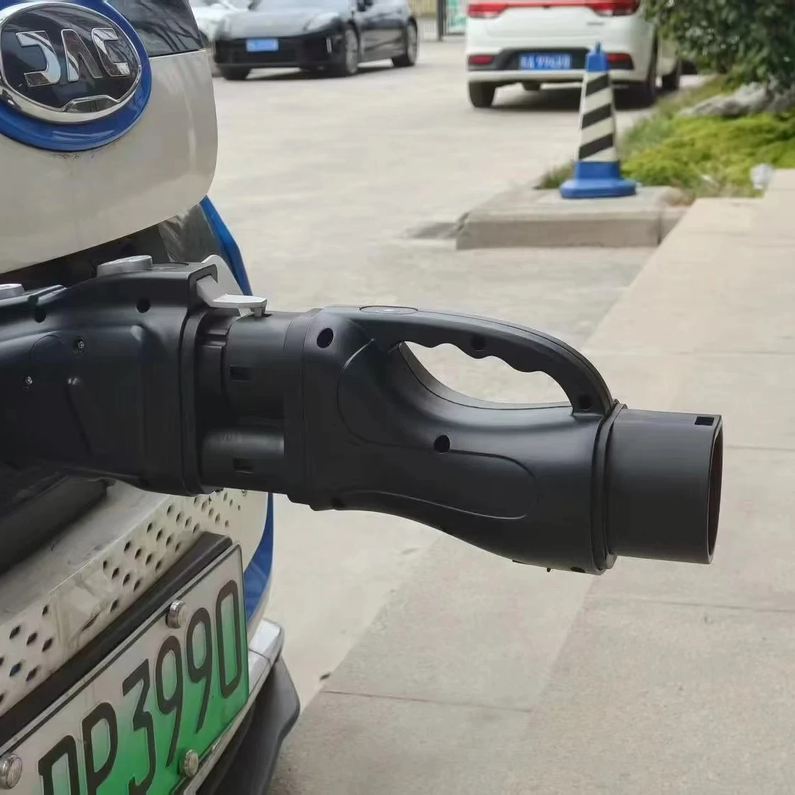 

2025 Newest GBT to CCS2 Converter with High Power 300kw for Electric Vehicles