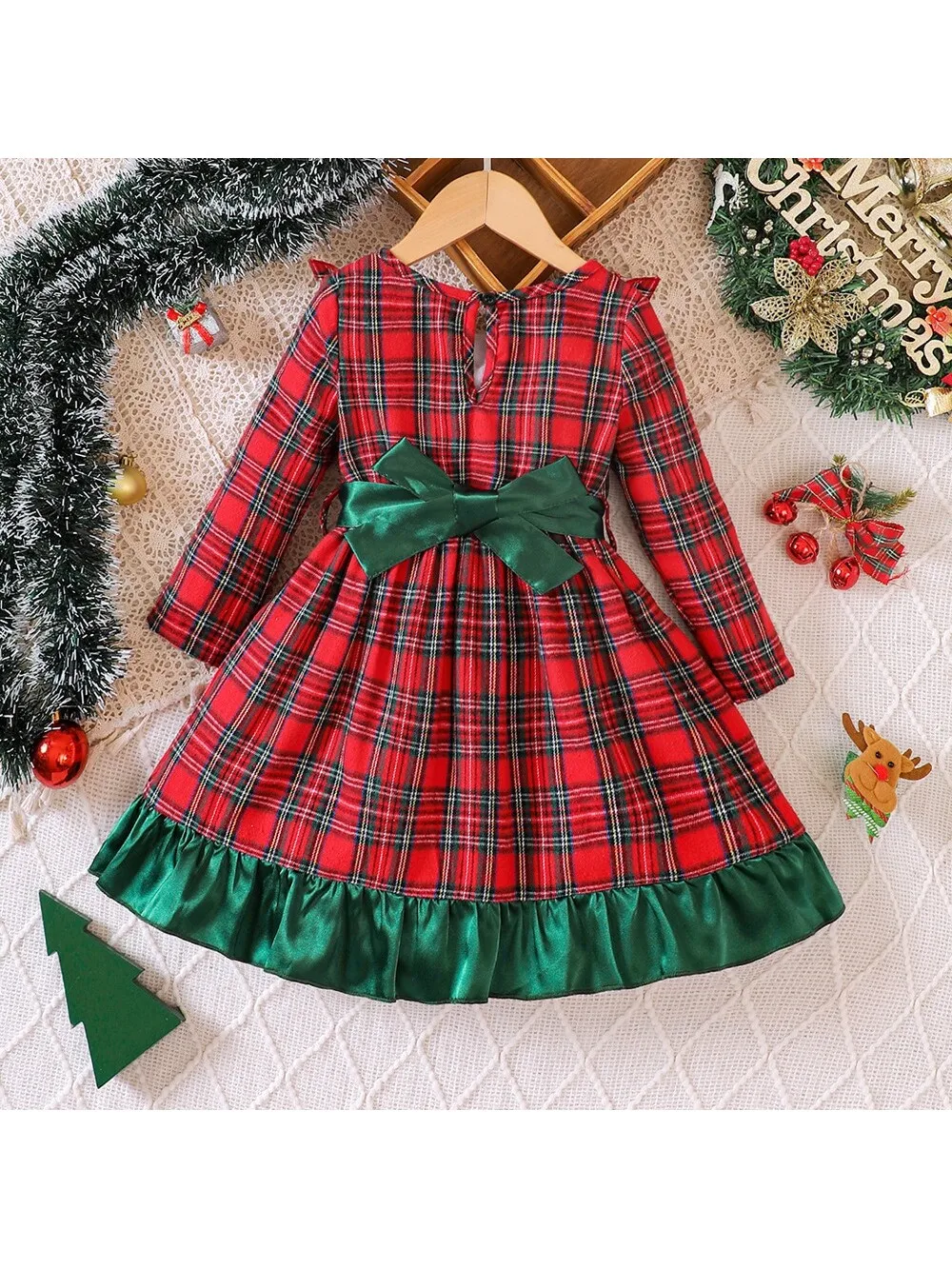 Girls' Christmas style dress with red checkered long sleeved skirt, big children's fashionable green bow, green skirt hem
