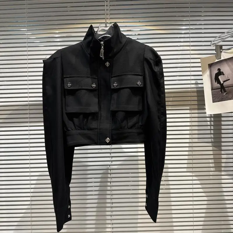 Jaqueta Curta com Almofada de Ombro e Fivela de Metal para Meninas Atrevidas Tendência de Moda Outono 2025 Estilo de Rua Top ...