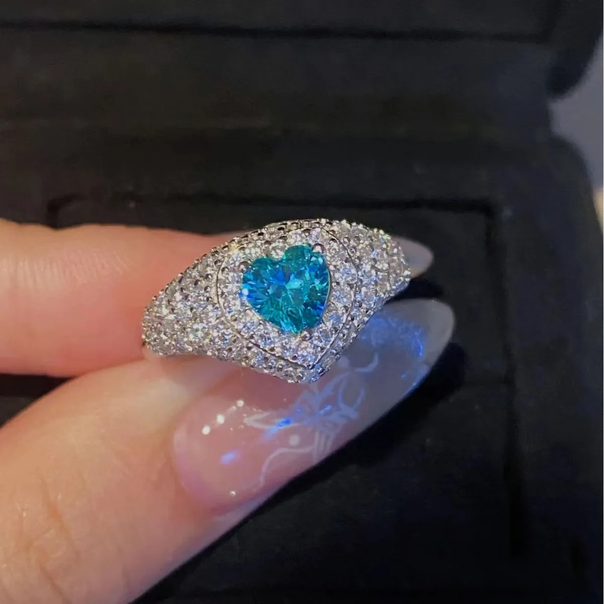 

Luxury Exquisite Full Zircon Heart-Shaped Green Cubic Zirconia Rings Women's Fashion Silver Color Dating Style Hand Accessories