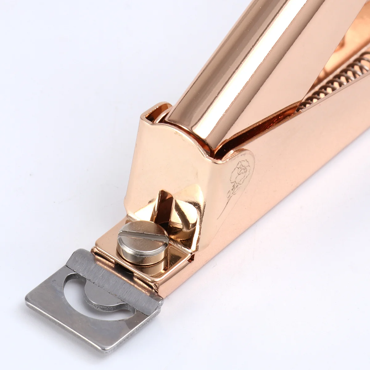 1Pcs Stainless Steel Titanium Coated U-Shape Nail Clippers for Fake Nails Manicure Tool Set with Ergonomic Design Nail Trimmer