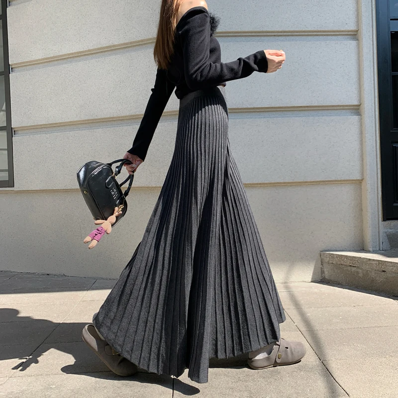 2026 Knitted Long Skirt for Women Hip Concealing Thickened Slimming Pleated High Waist A-Line Maxi Skirt