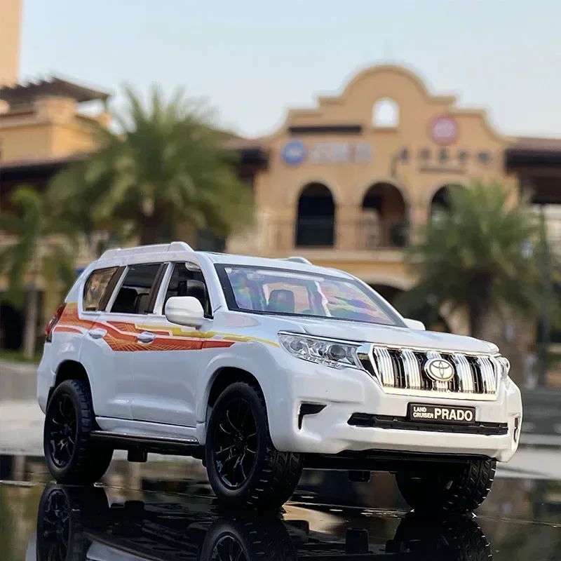1:32 トヨタ プラド SUV ダイキャストメタルランドクルーザーシミュレーションカーモデルファッション装飾品、合金カーモデル、おもちゃ、グッズ