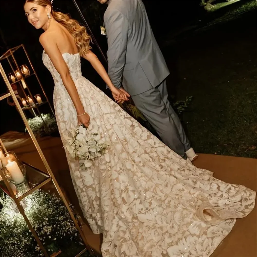 Tokyo Customized White Sweetheart Neck Wedding Dress Sleeveless Zip Flower Court Train Bridal Gown Elegant A-Line Wedding Gown