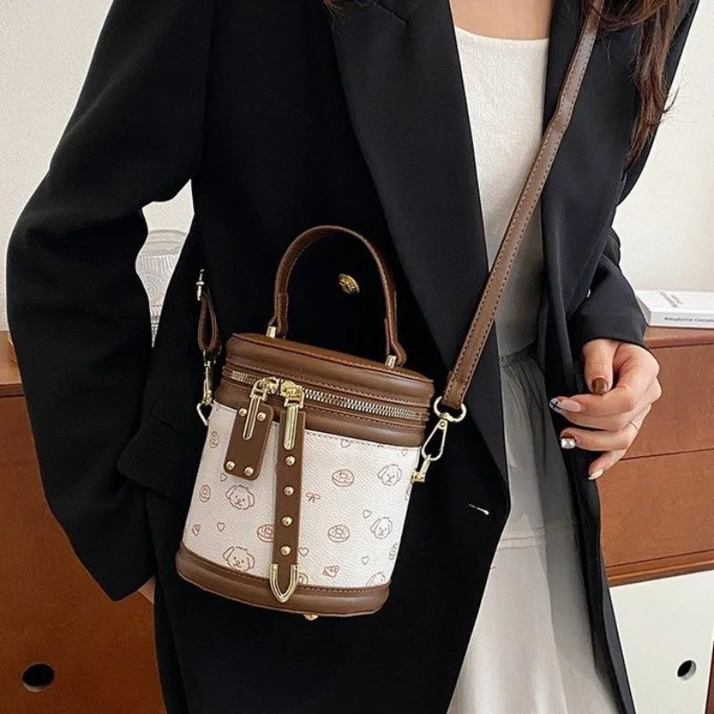 

Minimalist Chic Diaper Bag Women's Elegant Crossbody Handbag Luxury Designer Tote Vintage Leather With Square Satchel Design