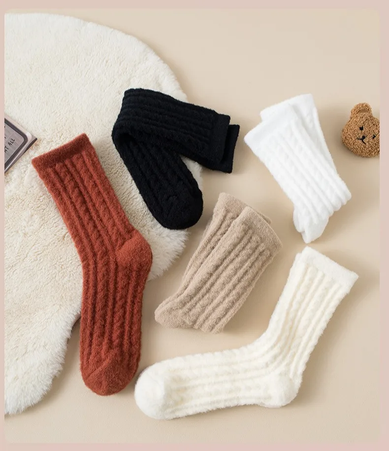 Neue Kühle Frauen Schwarz Weiß Baumwolle Dicke Socke Solide Herbst Winter Warme Dame Weibliche Mittleren Rohr Boden Socken Für Frauen – Detail 8