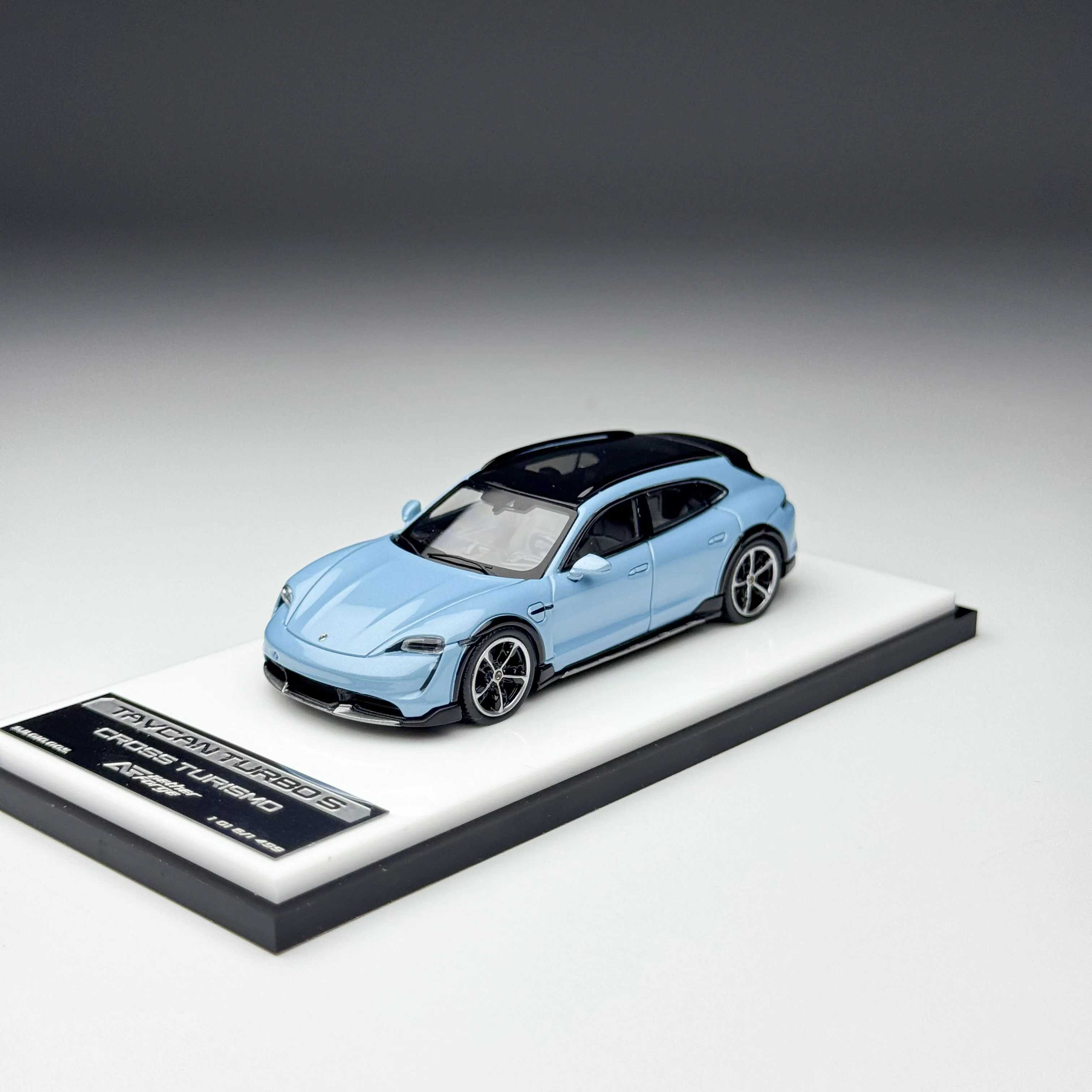 In stock 1: 64 new Taycan CT off-road touring sedan alloy die-cast static car model, limited edition, gift,