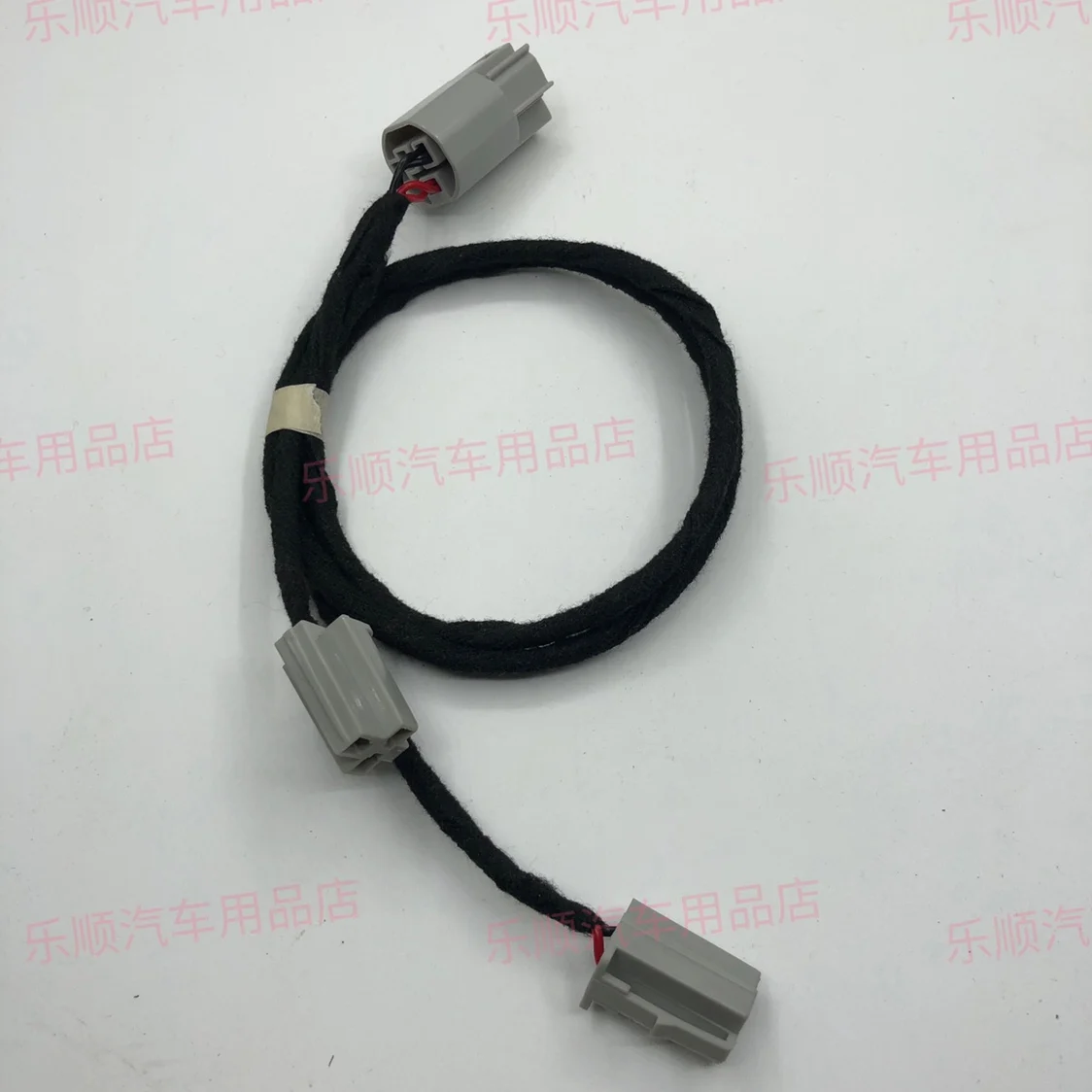 

Suitable for non-destructive conversion and docking of Tesla MODEL3 cigarette lighter power plug with 3P plug of wire harness