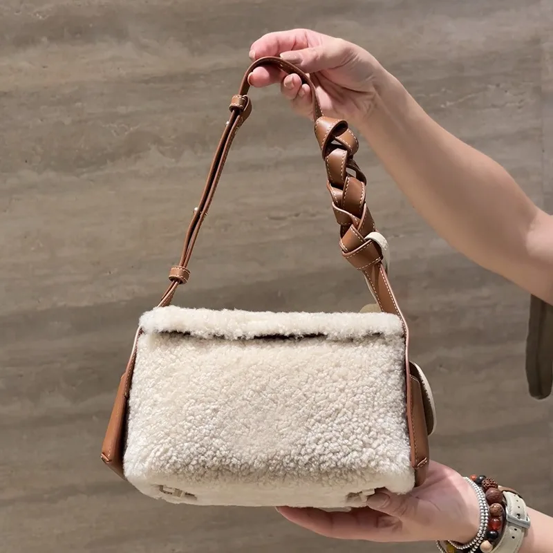 

New Fashion Velvet Women's Handbag Retro High-end Crossbody Bag Lambswool Casual Shoulder Bag For Winter Box Bag