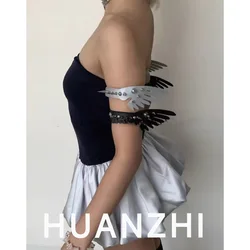 HUANZHI Y2K Studded Wings Armband Dark Punk Jewelry for Women Personalised Exaggerated Unisex Jewelry 2025 New