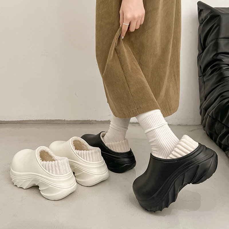 مكتنزة منصة النعال للنساء 2025 جديد سميكة القاع الدافئة أفخم قباقيب أحذية امرأة مقاوم للماء عدم الانزلاق شبشب منزل داخلي