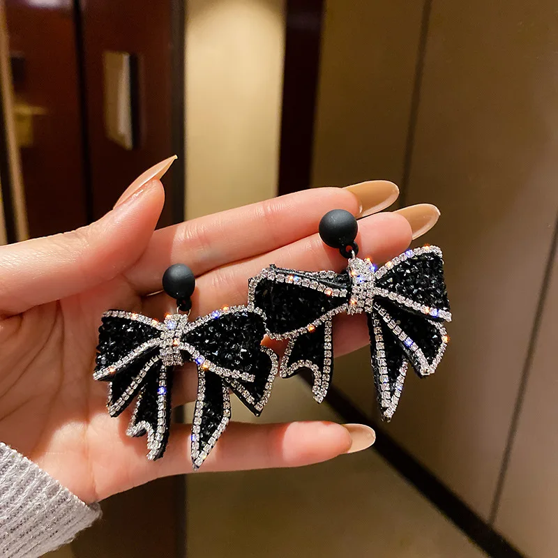 

Flash diamond cute bow student earrings exquisite European and American fashion temperament light luxury design earrings