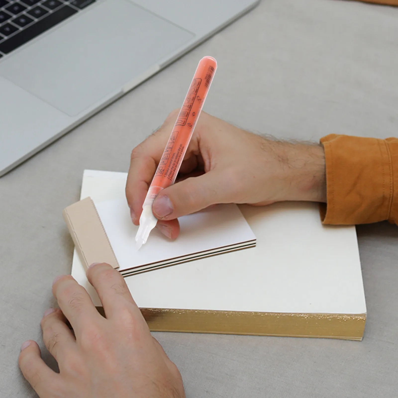 

Набор акриловых маркеров для рисования и письма на камне, дереве, холсте, металле, пластике (1 шт.)