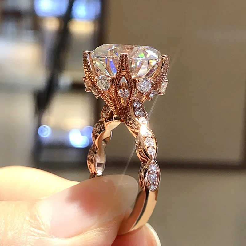 Huitan Gorgeous Big Round Cubic Zirconia 4 Claws Setting Rose Gold Color Wedding Rings for Women Newly-designed Modern Jewelry