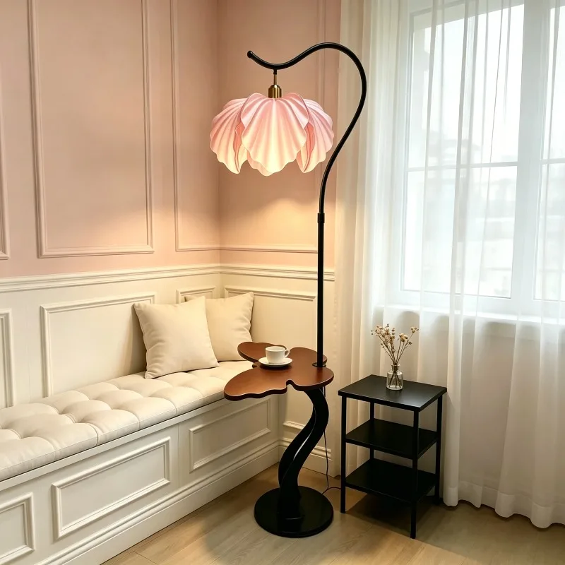Medieval style petal floor lamp, French 2026 new designer living room sofa storage integrated bedroom atmosphere light