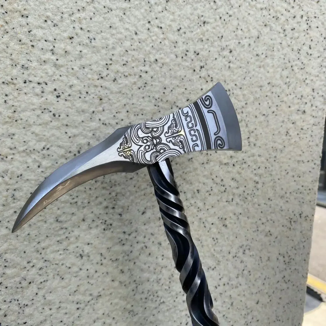 

High-end Hand-forged Torsion Integrated Axe High-chromium Steel Multi-functional Outdoor Camping Survival Emergency Equipment