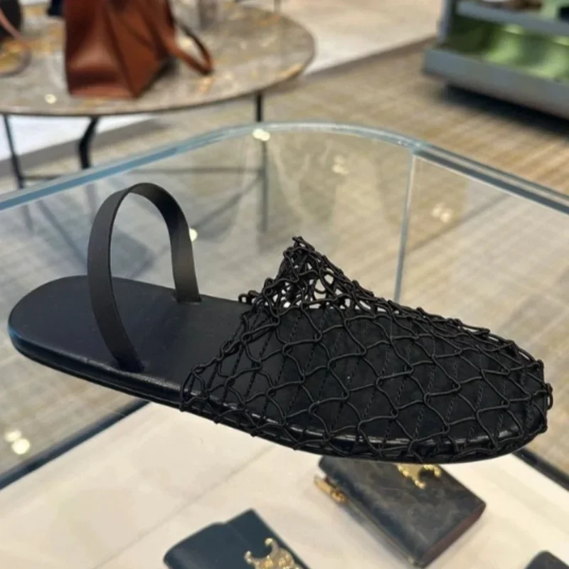 Sandalias de Punta cerrada de diseñador para mujer, zapatillas planas de rejilla huecas, Color sólido, Color negro, 2024