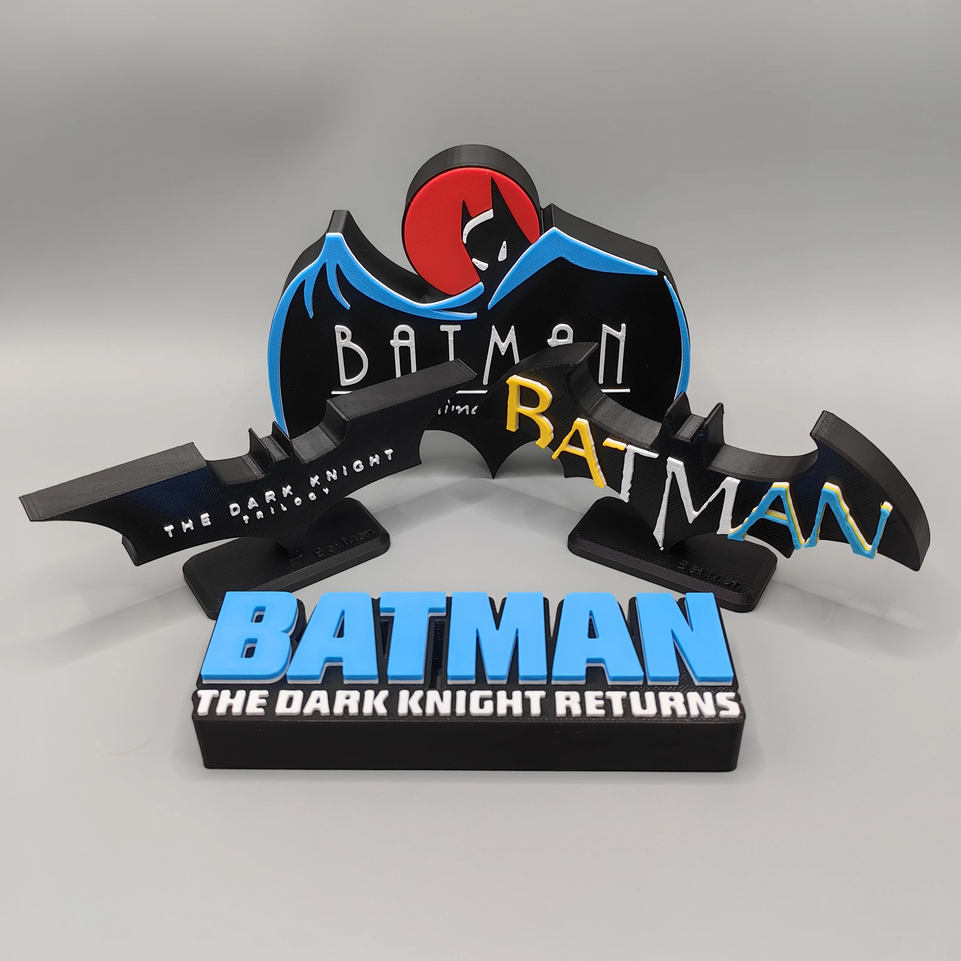 Señal 3D con emblema de Gotham Hero, placa con logotipo estilo Batman, decoración de escritorio para coleccionista