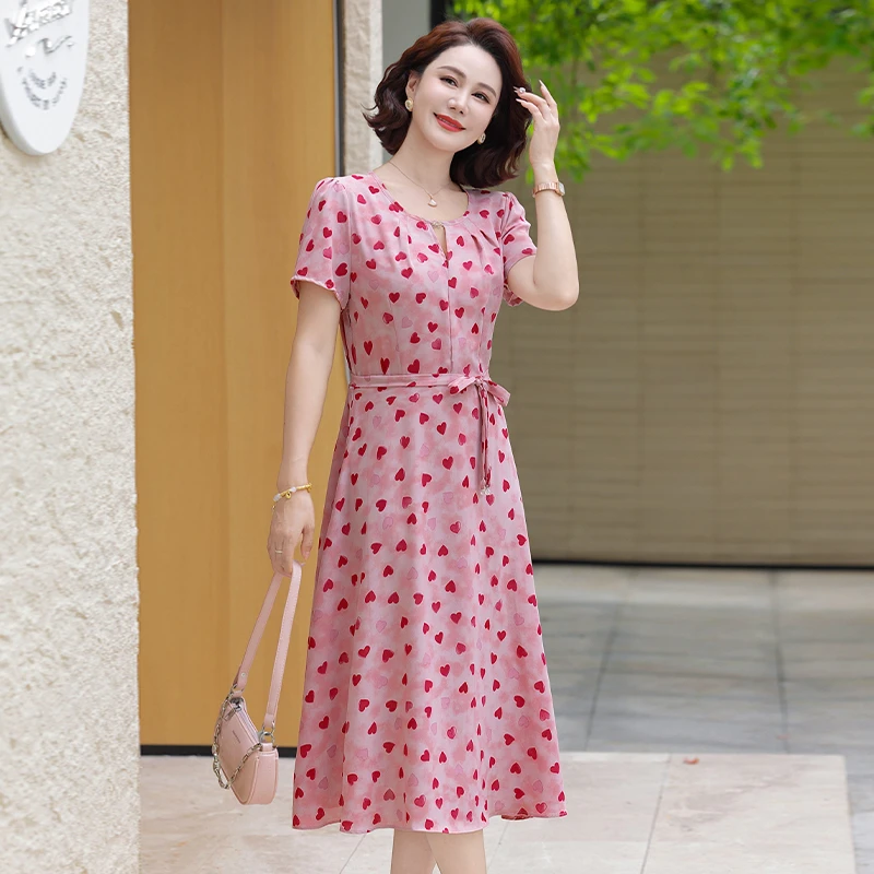 فستان نسائي صيفي متوسط الطول مطبوع بنمط جديد أنيق للتخسيس على شكل حرف v على شكل حرف a وأكمام قصيرة فساتين غير رسمية