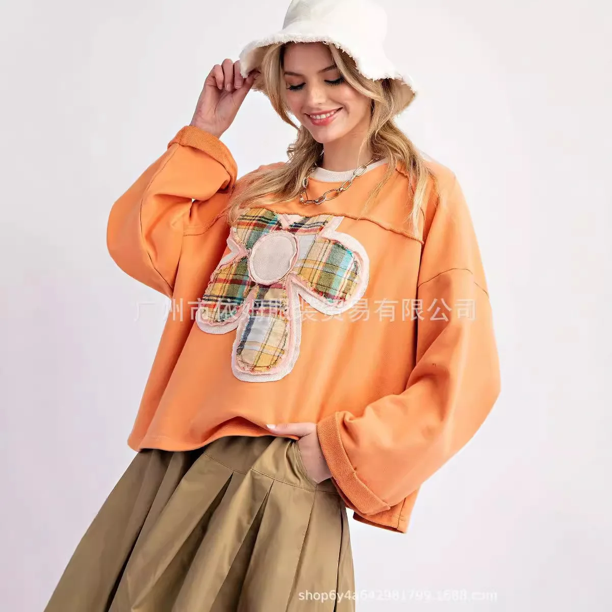 

New Roupas Femininas Round Neck Flower Decoration Casual Loose Long Sleeve Color Block Autumn And Winter Sweatshirt Women Winter