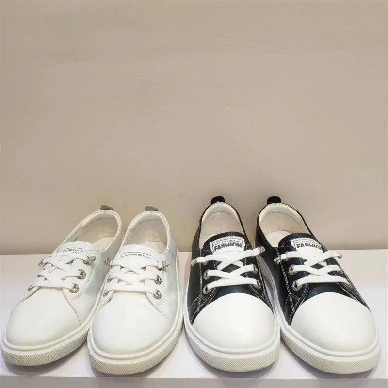 Leather Shallow Mouth White Shoes for Women 2024 New Summer Fashion Versatile Leather Casual One Foot Flat Sole Board Shoes