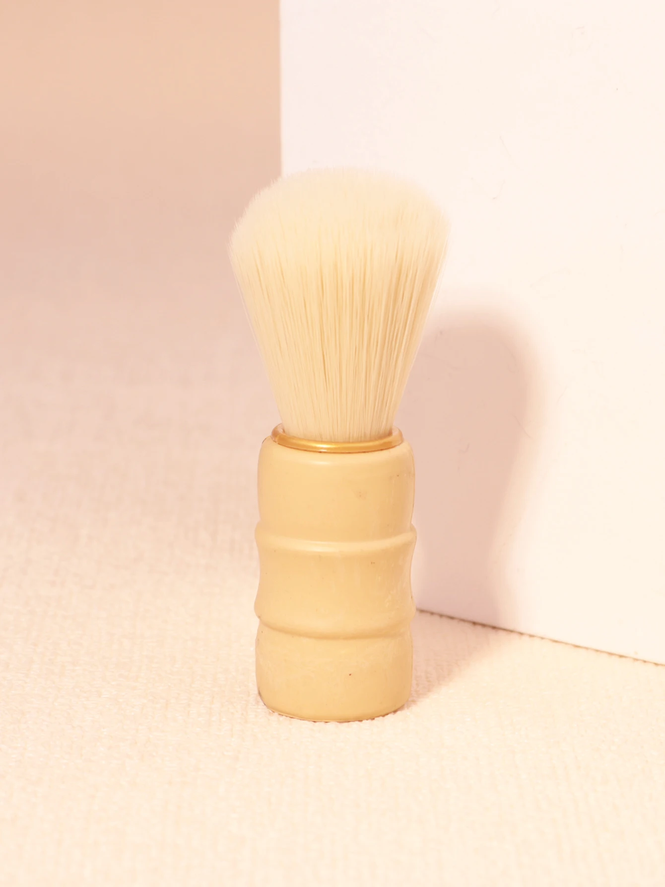 

1 piece of men's wooden handle bristle shaving brush beard cleaning brush men's facial cleaning tool Special for real hair wigs