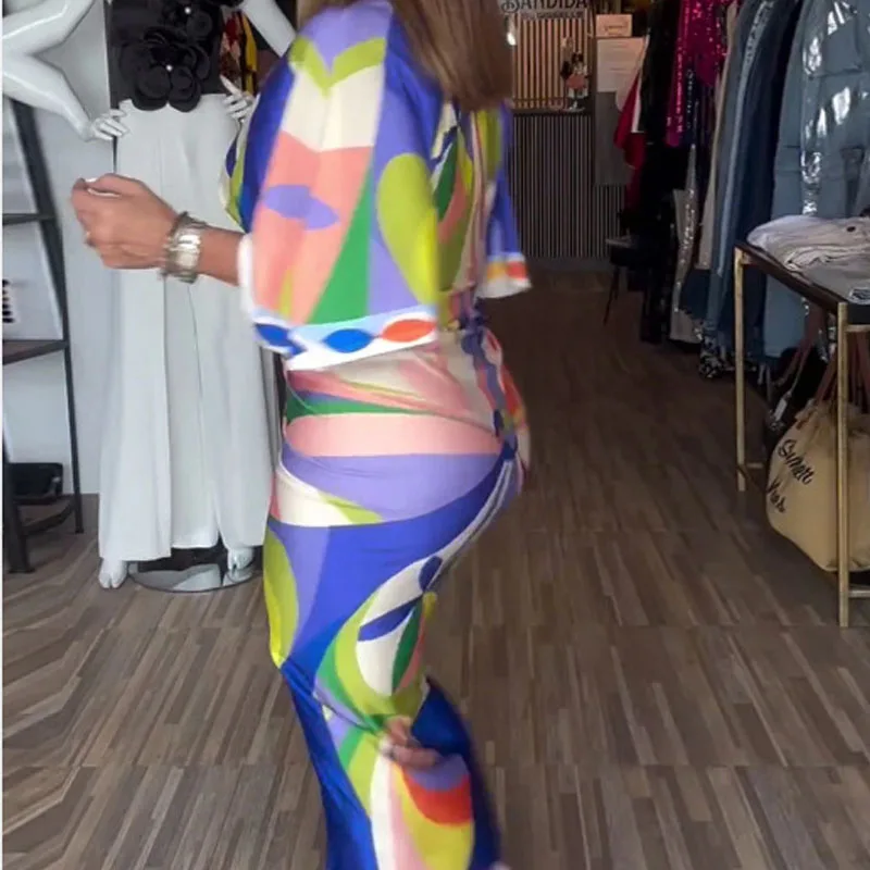 เดรสแฟชั่นสีสันตัดกัน แขนครึ่งตัว ทรงวี คอวี เอวสูง กระโปรงทรงห่อสะโพก ดีไซน์ผ่าข้าง ทรงเข้ารูป ยาว เหมาะสำหรับงานเลี้ยง