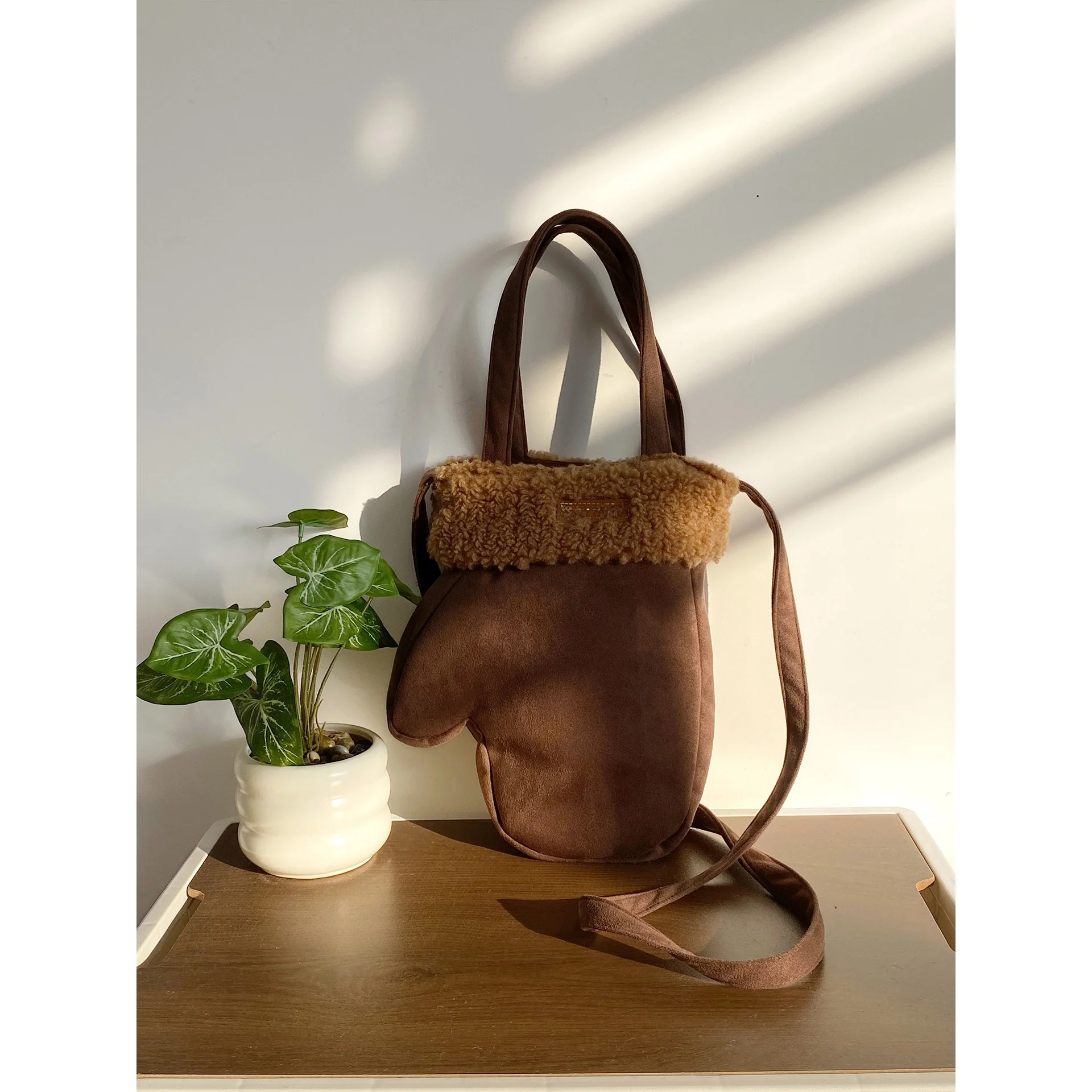 

New Vintage Suede Leather Mittens Bag Plush Underarm Crossbody Christmas Bag Reversible Casual Simple Style Women's Bag