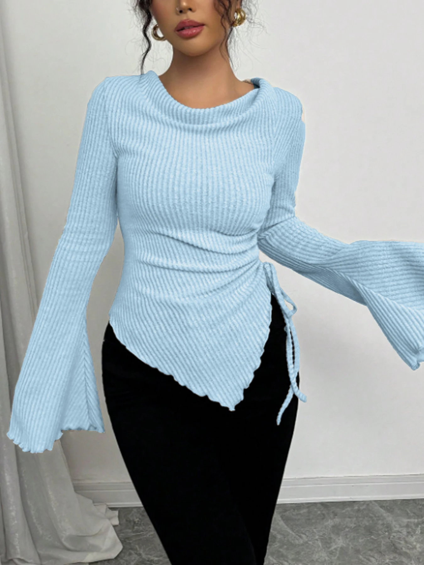 Top a maniche lunghe da donna primavera estate azzurro a costine collo ad anello con coulisse in vita orlo asimmetrico manica a campana chic casual quotidiano