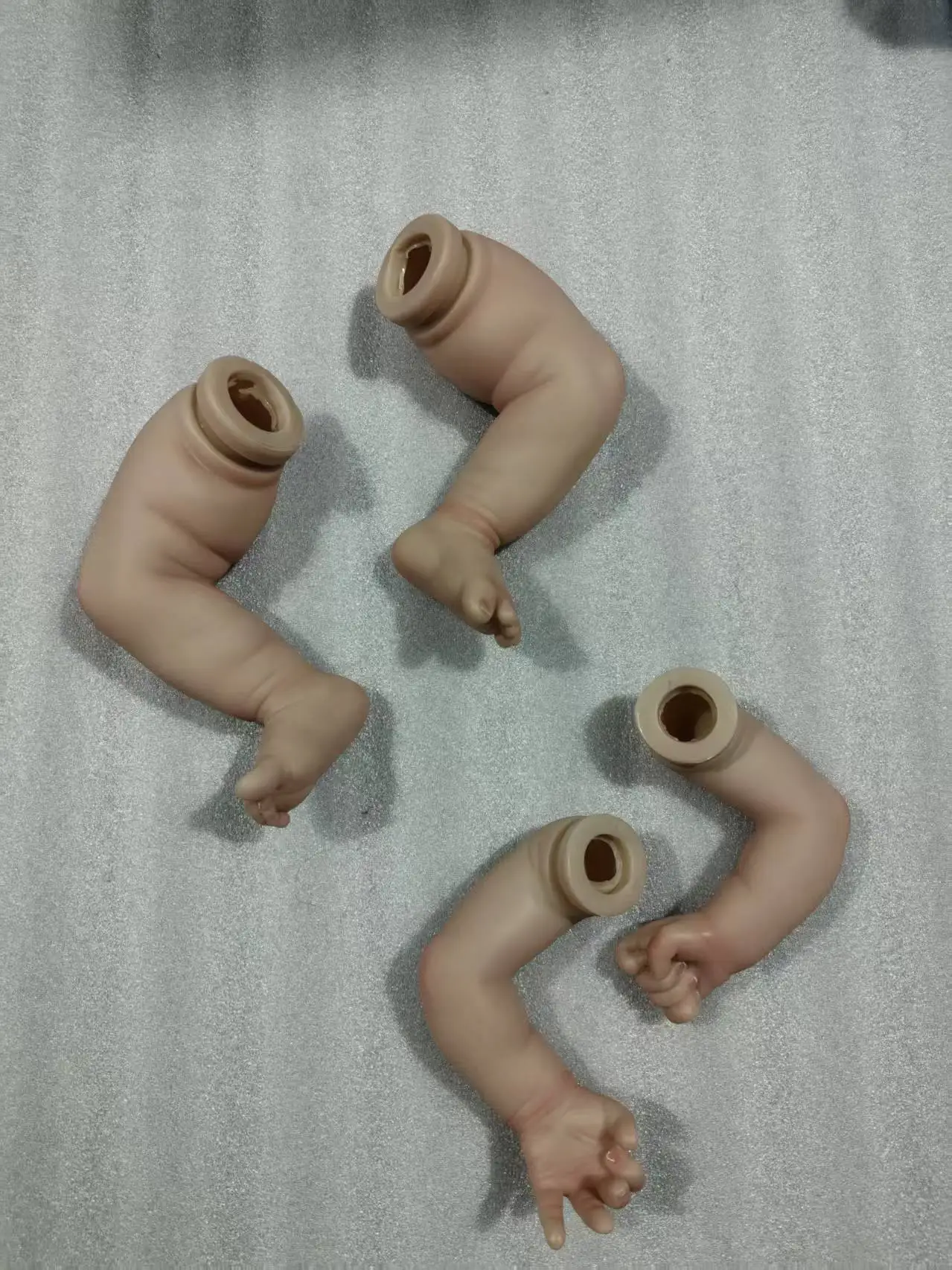 NPK 18 Zoll Bettie Reborn-Puppenbausatz – lebensechte unfertige Puppenteile mit lockigem blondem Haar, bereits bemalt – Detail 3