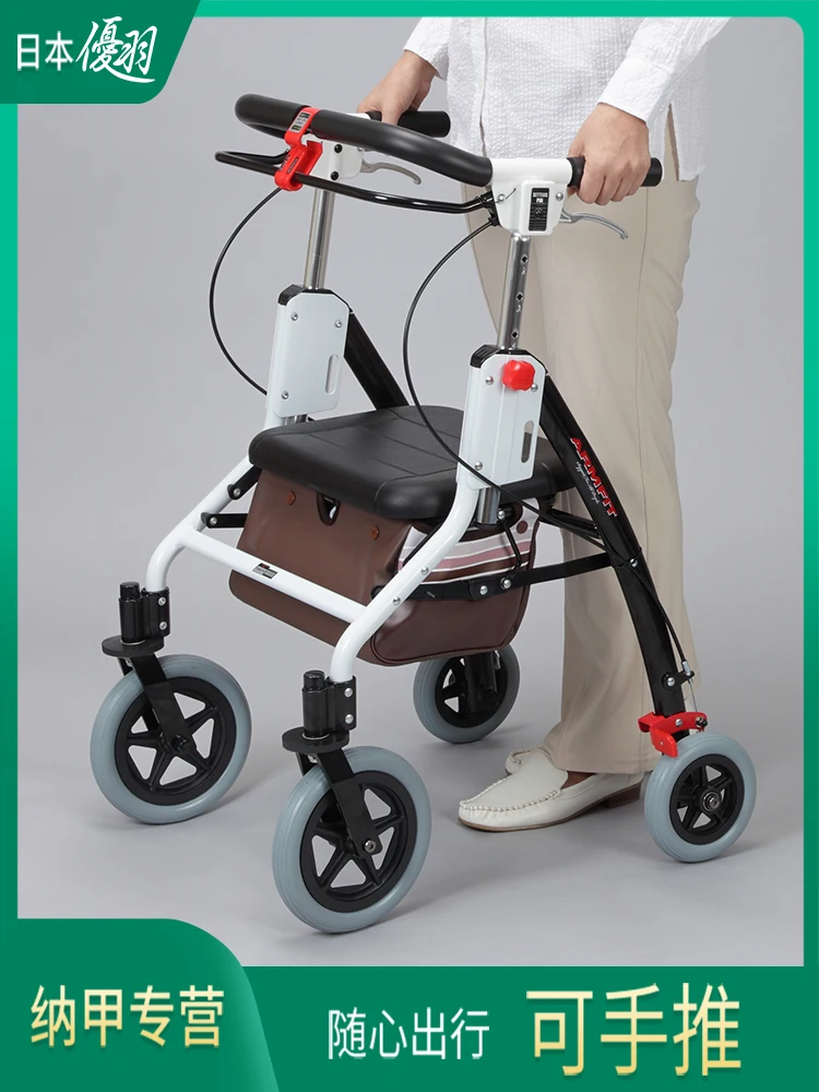 Der ältere Trolley-Roller kann zusammengeklappt werden