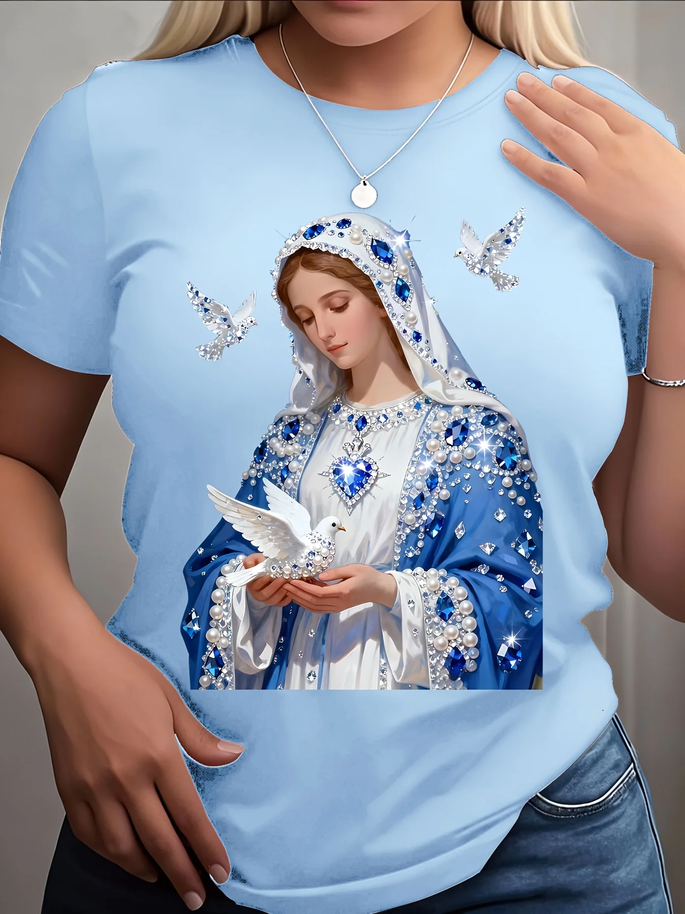 Ladies' Round Neck T-shirt with Peace Dove in Hand, Suitable for Both Outdoor and Indoor Sweet and Fashionable Wear