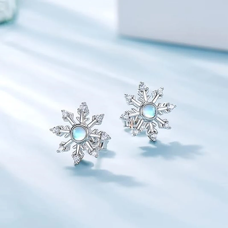 Huitan Anmutige Schneeflocken-Ohrstecker für Damen, silberfarben, glänzende Zirkonia-Ohrstecker, Winter- und Weihnachtsaccessoires, Geschenke