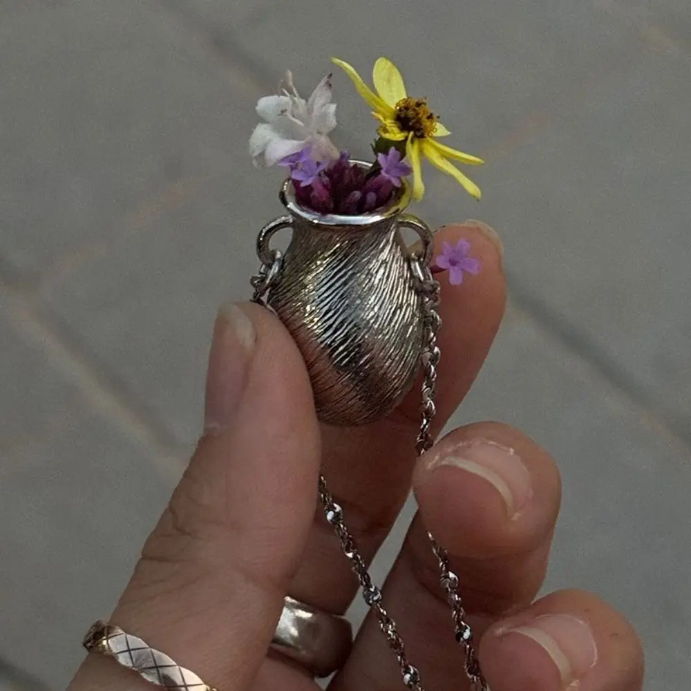 Silver Hollow Vase Pendant Necklace Can Be Arranged with Flowers Alloy Collarbone Chain Geometric Vase Pendant