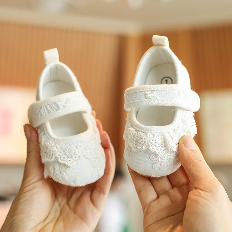 Cute White Lace Baby Girl Princess Shoes Baby Moccasins Moccs Shoes Bow Fringe Rubber Soled Non-slip Footwear Crib Shoes 0-18M