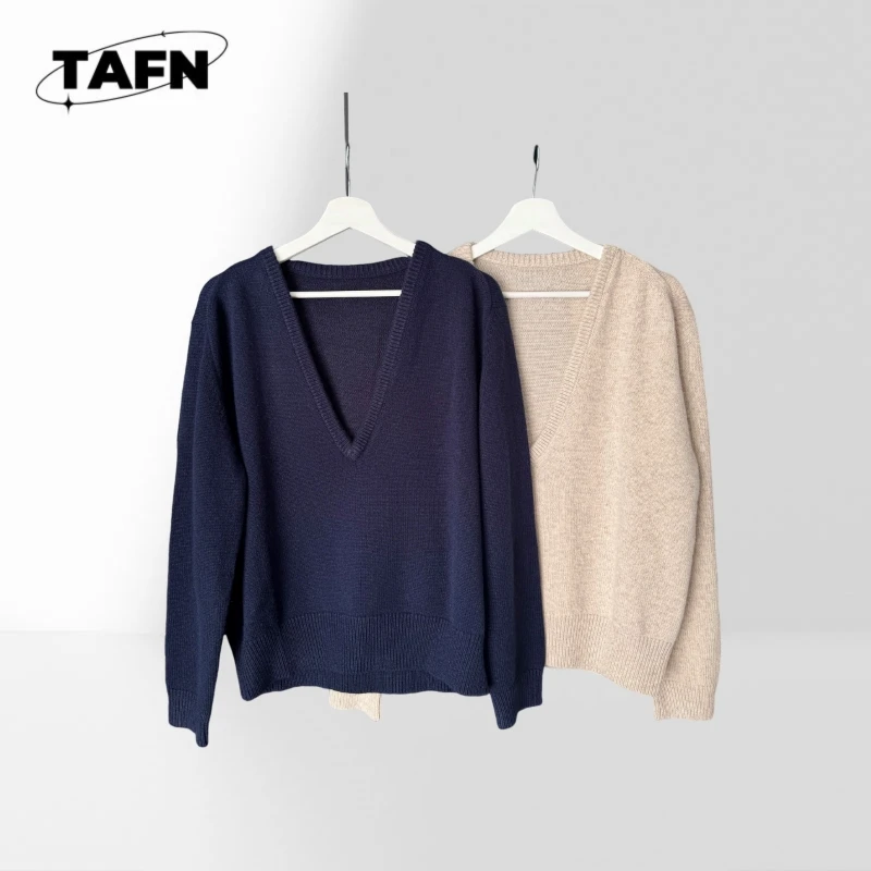 

Fashionable Crewneck Knit Sweater for Women, Timeless Style for Every Wardrobe for Cold Days and Comfortable Wear AJ2815