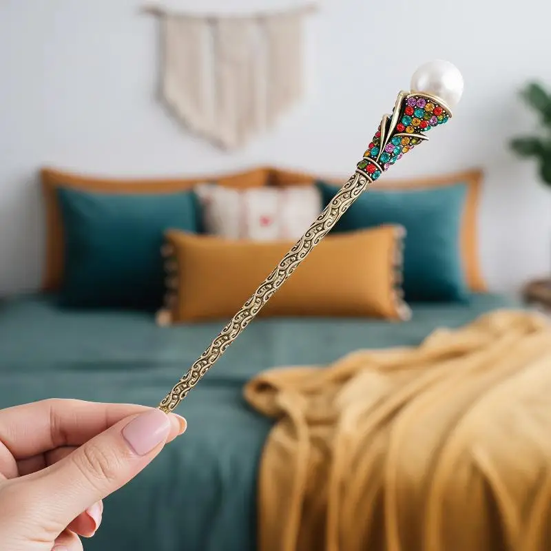 Antiker Goldener Geschnitzter Haarstab mit Kunstperlen und Bunten Strasssteinen für Hanfu, Hochzeiten, Partys und Tägliche Haardekoration – Detail 4