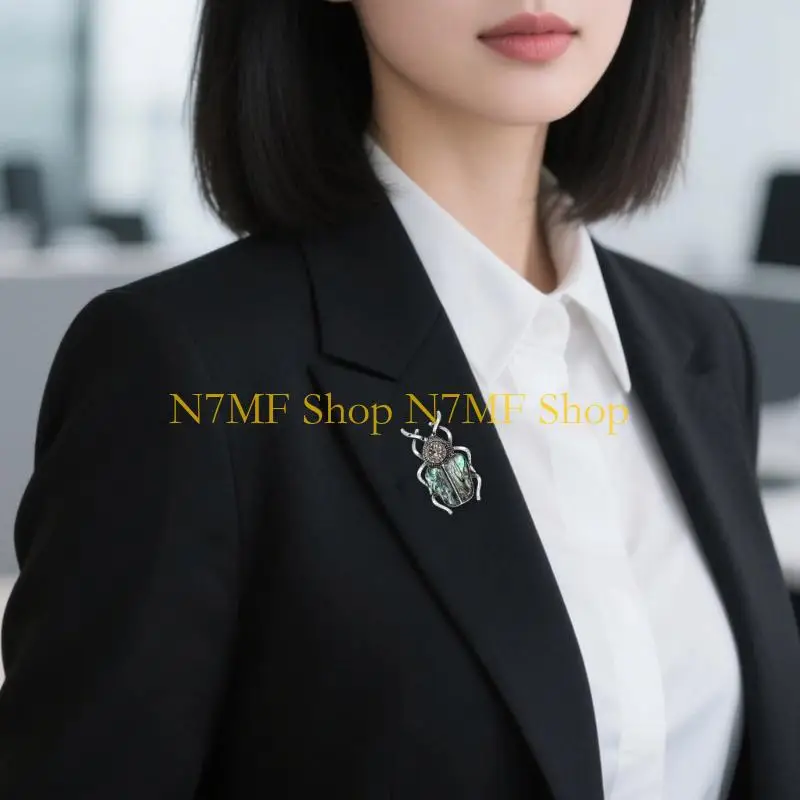 N7MF Secure Clasp Gogga Rhinestones Brooch Lightweight Alloy Badge Pin Fashion Jewelry Gift For Various Occasion