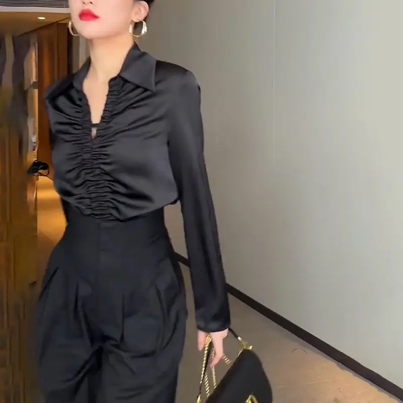 

Черная атласная рубашка во французском стиле в стиле ретро для женщин, новый стиль, рубашка Royal Sister, легкий и зрелый наряд, уникальный топ, темперамент