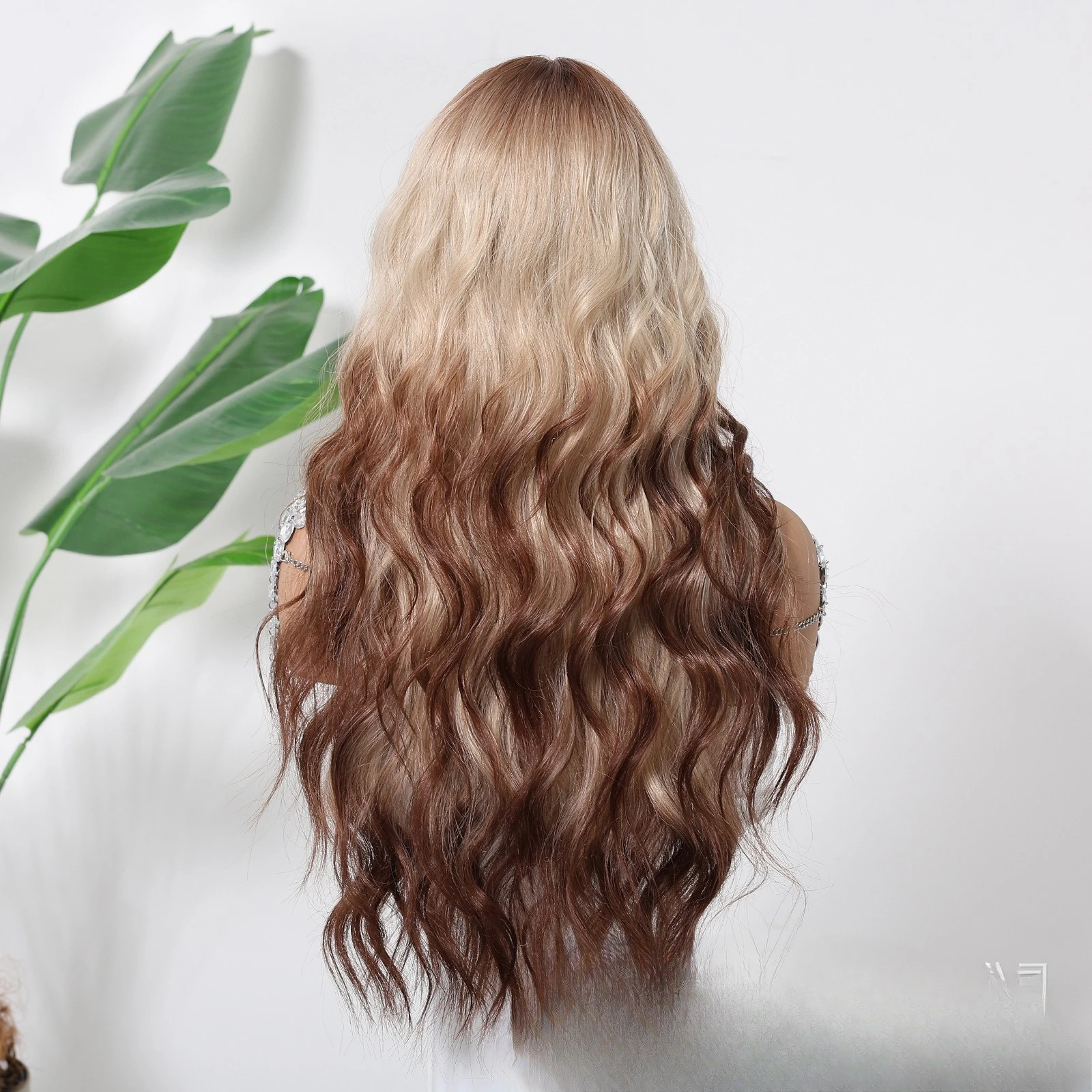 Pruik Qi pony lang krullend haar vrouwelijke highlights groene volledige hoofddeksels pruiken op hoge temperatuur