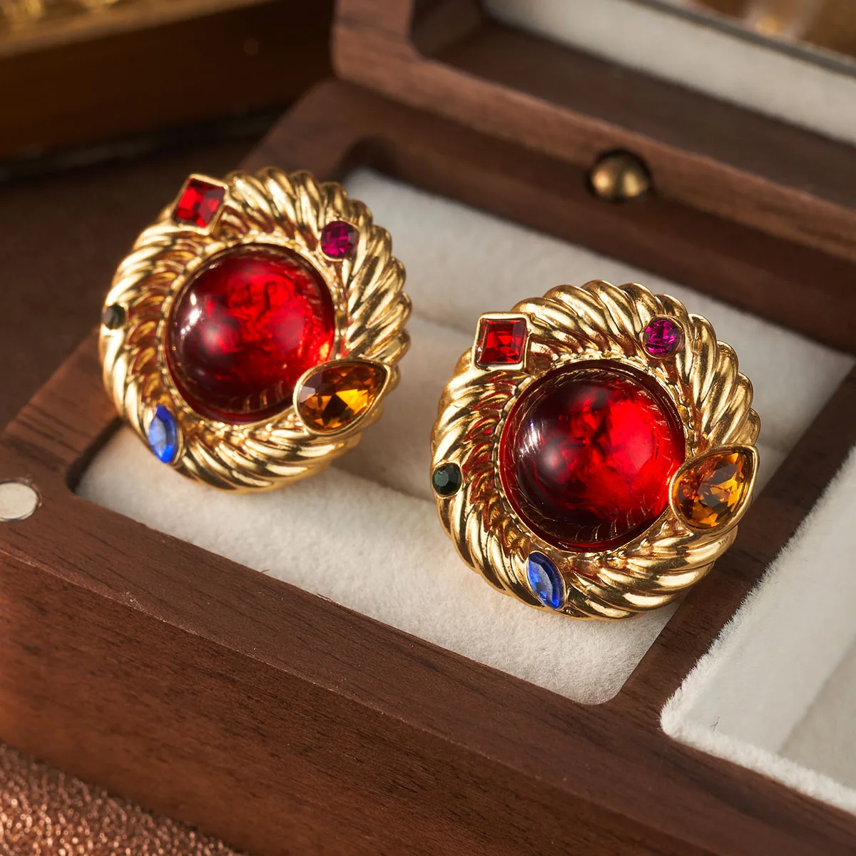 

Vintage Red Stone Earrings for Women Retro Alloy Rhinestone Stud Earrings Gothic Bridal Party Costume Jewelry Gift