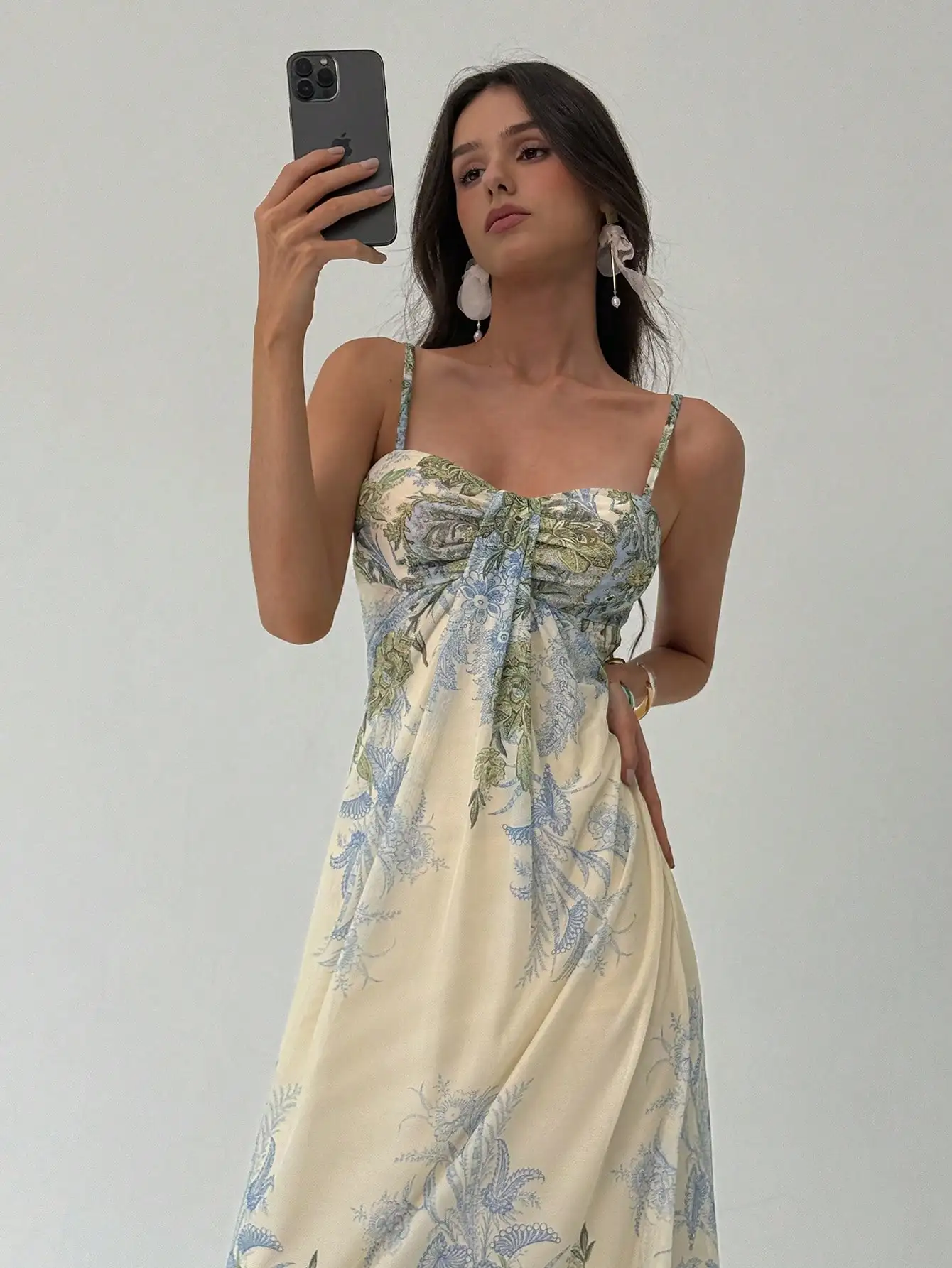 

Женское летнее платье макси с цветочным принтом, на тонких бретелях, свободного кроя, элегантное, для пляжного отдыха, длинное.