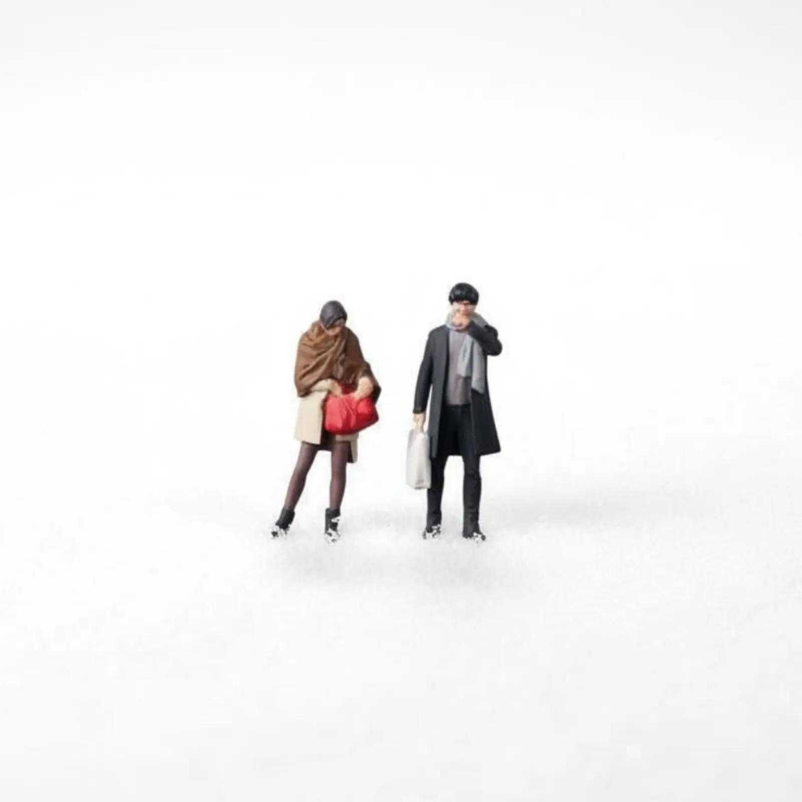 

2 Pieces Warm Winter Attire Doll Set High exactness:64 Scale Figure Set Small Human Models Hand Painted