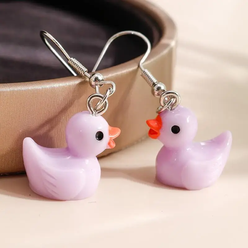 Pendientes colgantes de pato y animales de colores caramelo de dibujos animados para mujer, diseño bonito, ganchos para las orejas para mujer, pendientes colgantes, regalo de joyas de fiesta para niña