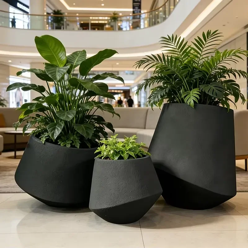 Europe Simple Large Indoor / Outdoor Eco-friendly Fiberglass Planter Irregularity Black Flowerpots for Shopping Mall and