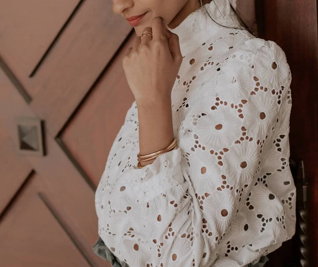 

Embroidered Hollow out Cotton irt Long Sve Princ Sle Women's Top Summer Design Bubble Sve Pure Cotton Women's irt