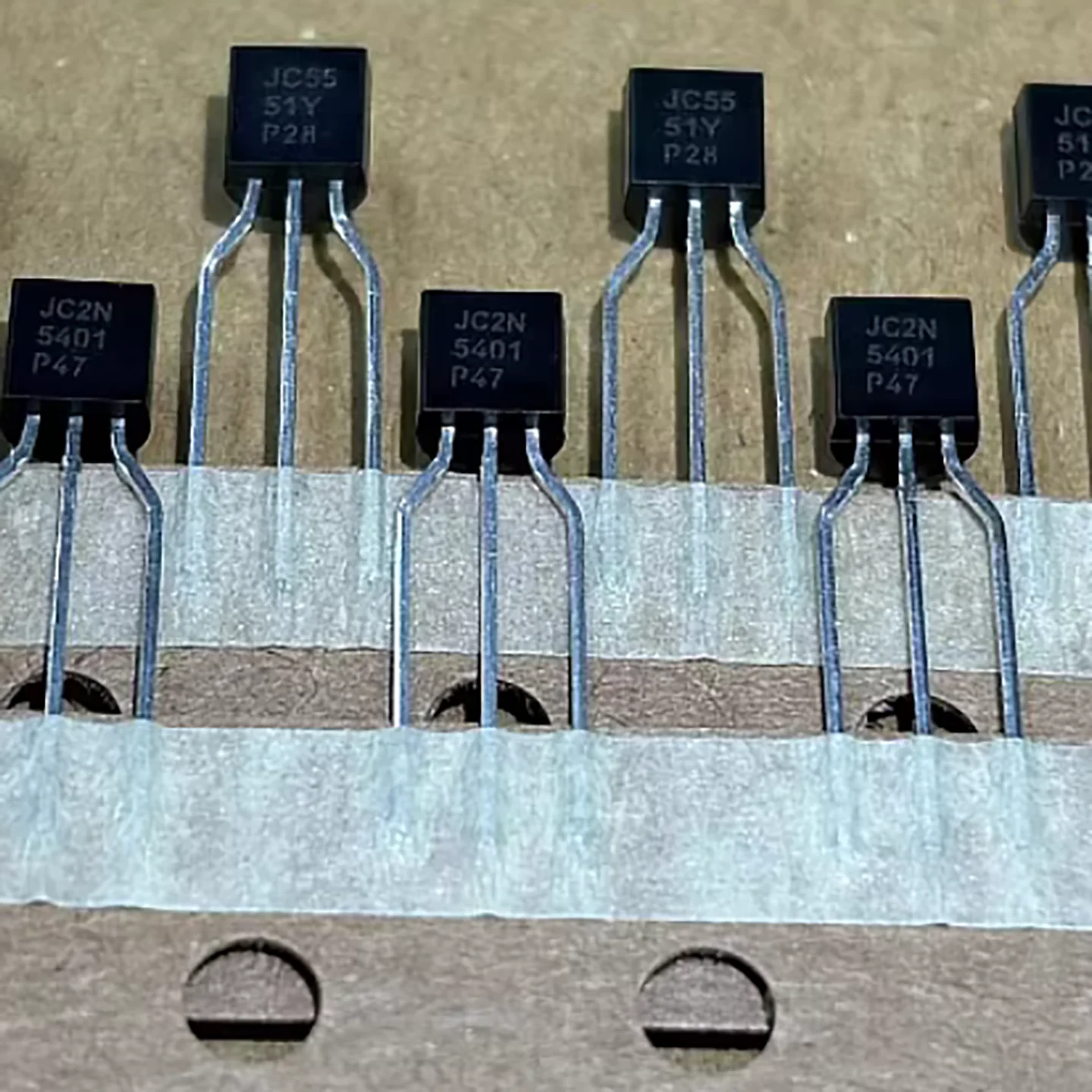 10 pairs of 2N5401YBU/2N5551YBU low-power audio amplifier complementary pairs TO-92 5401Y 5551Y